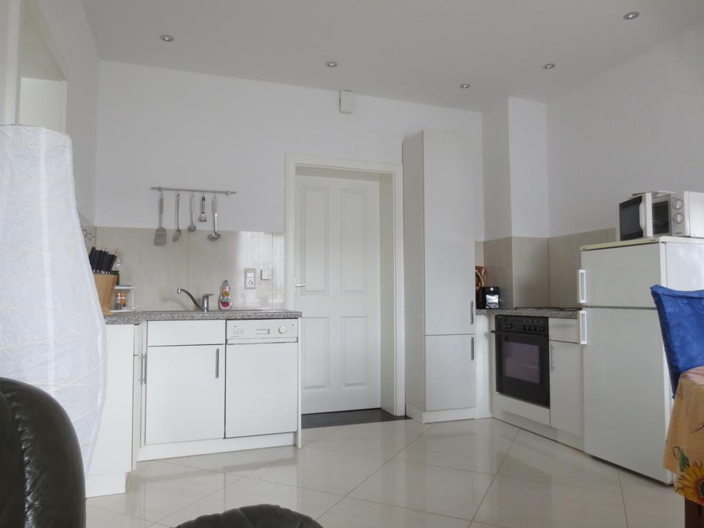 Ferienwohnung Creutzer In Leipzig Gottscheina, Ideal Auch Fuer Monteure, Kostenfreies, Schnelles Wlan Kostenfreies Parken, Geraeumiges Appartment Mit 4 Einzelbetten, Komplettausstattung Kueche, Bad Mit Badewanne Und Dusche Waschmaschine, Waeschetrock Luaran gambar